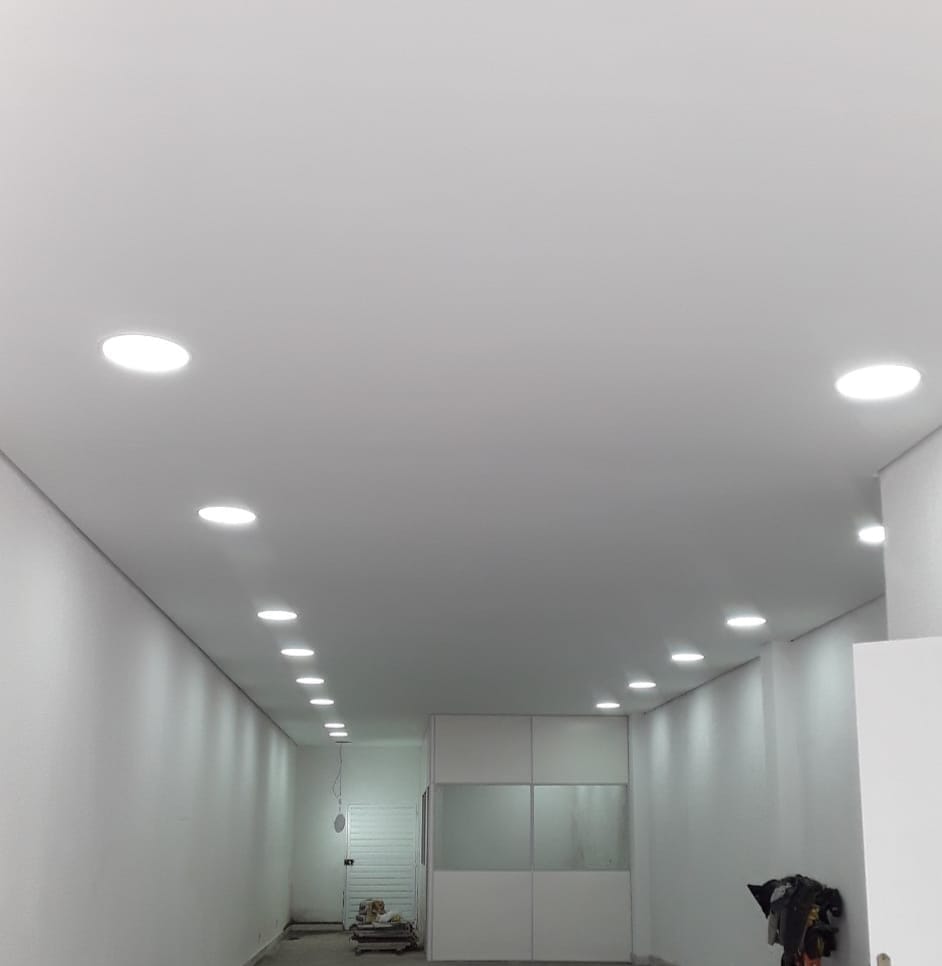 Forro de drywall instalado com iluminação embutida